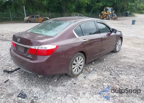 2015 Honda Accord Touring z USA, uszkodzony, nr VIN 1HGCR3F9XFA010985